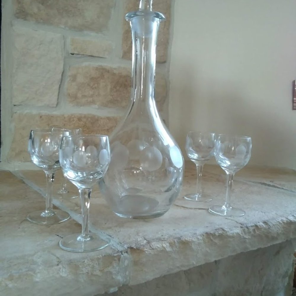 Vintage Mid Century Etched Glass Decanter/Glasses - Picture 3 of 10